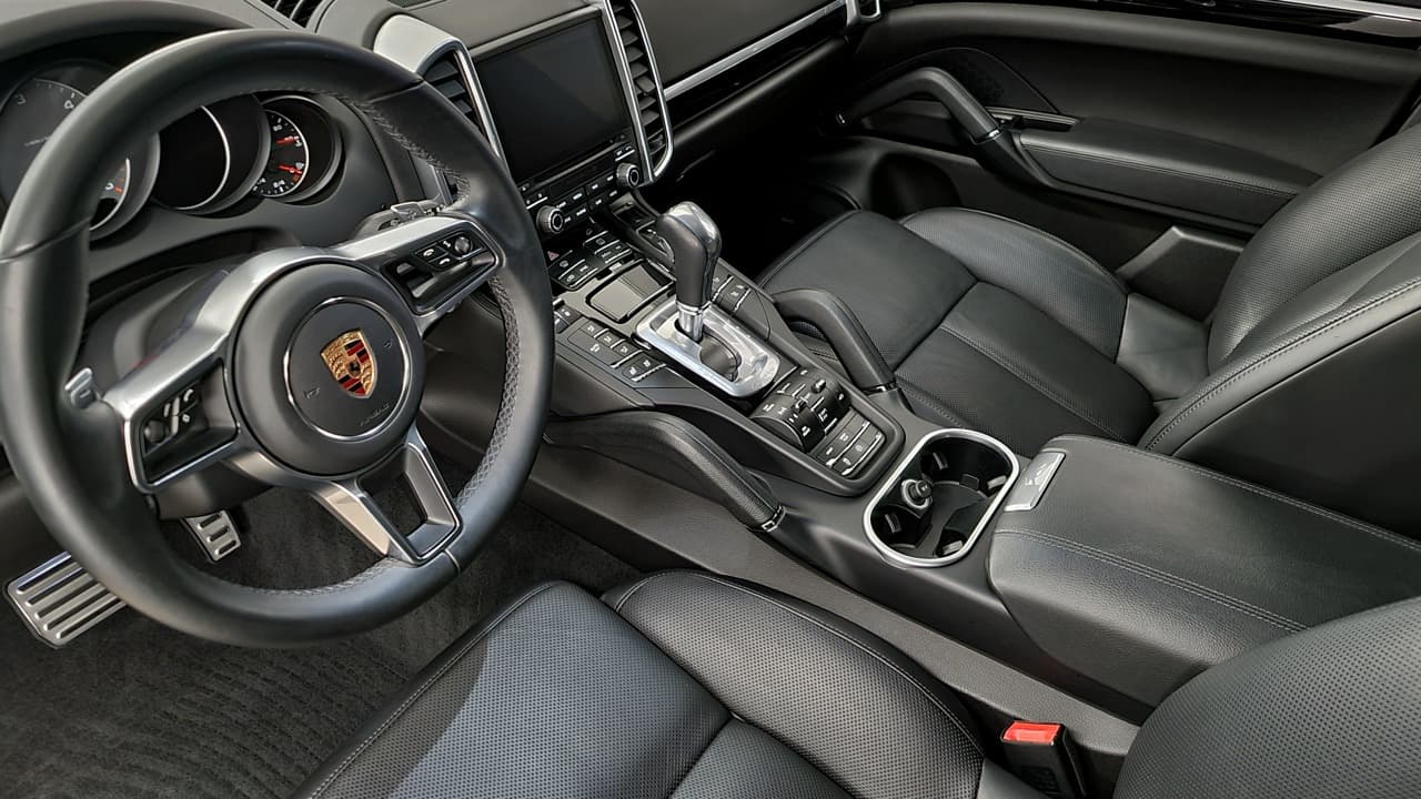 Porsche Cayenne - odświeżenie wnętrza - zdjęcie 1